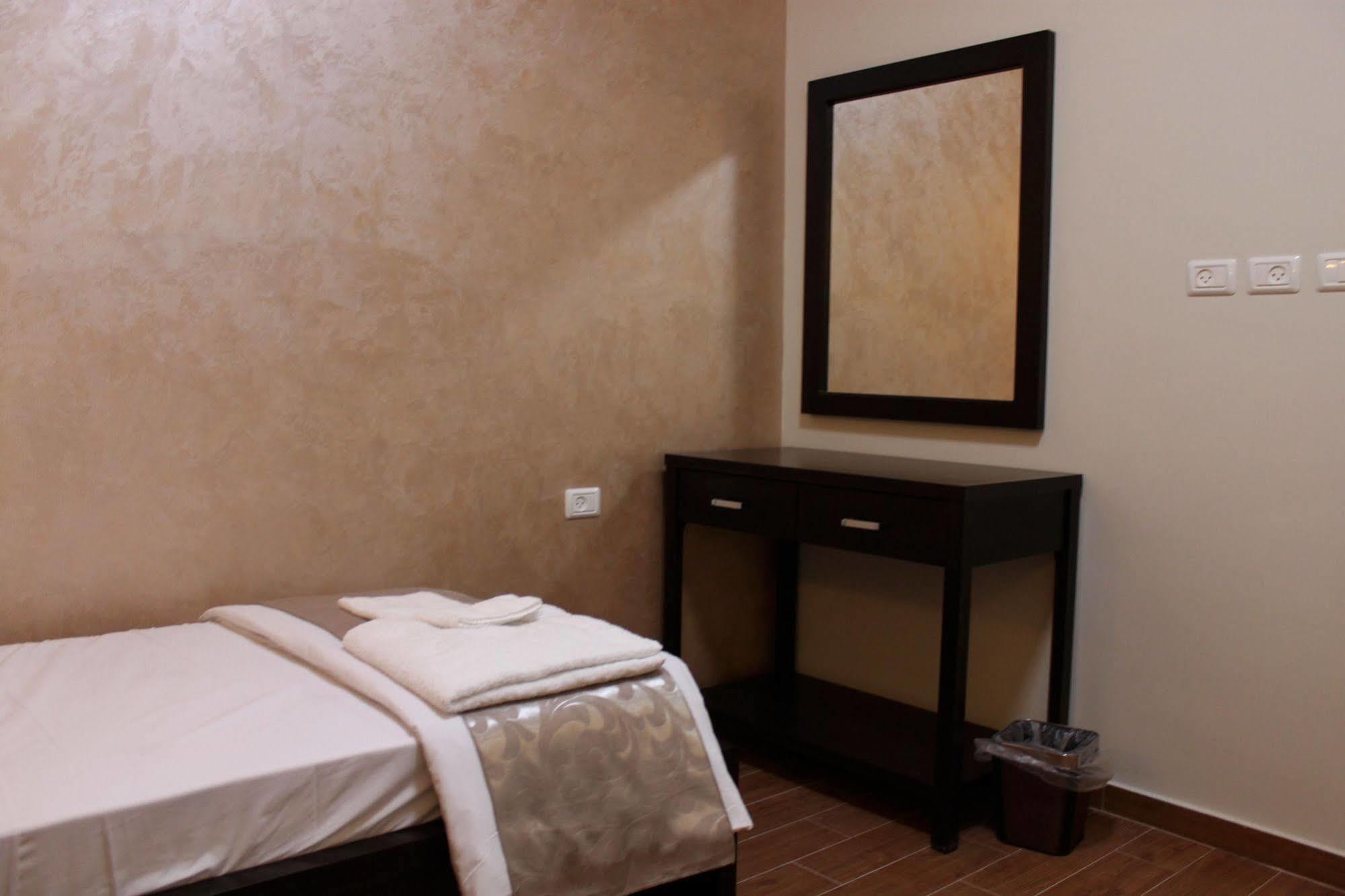 St Andrew'S Guesthouse - รามัลเลาะห์ ภายนอก รูปภาพ