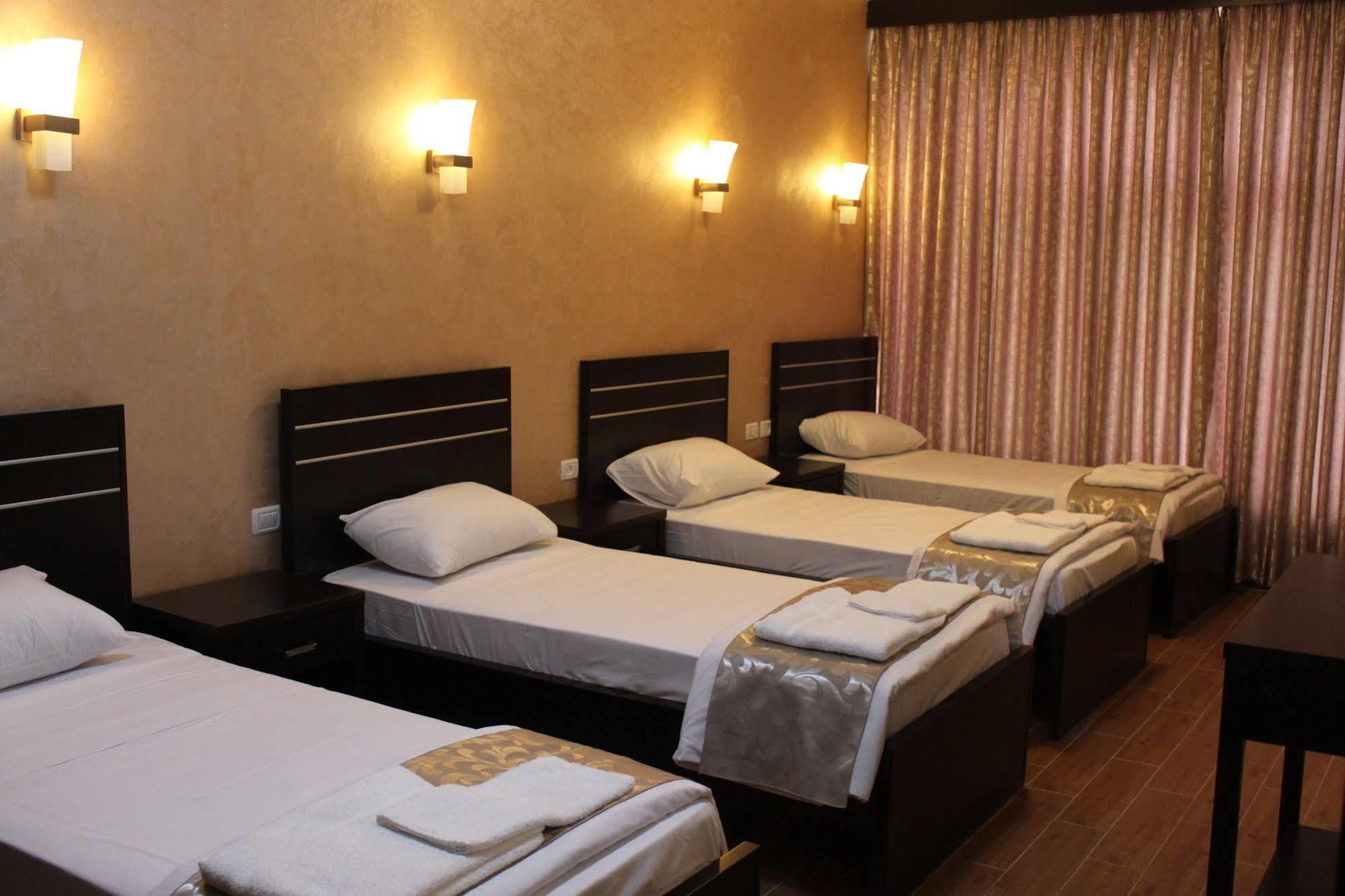 St Andrew'S Guesthouse - รามัลเลาะห์ ภายนอก รูปภาพ
