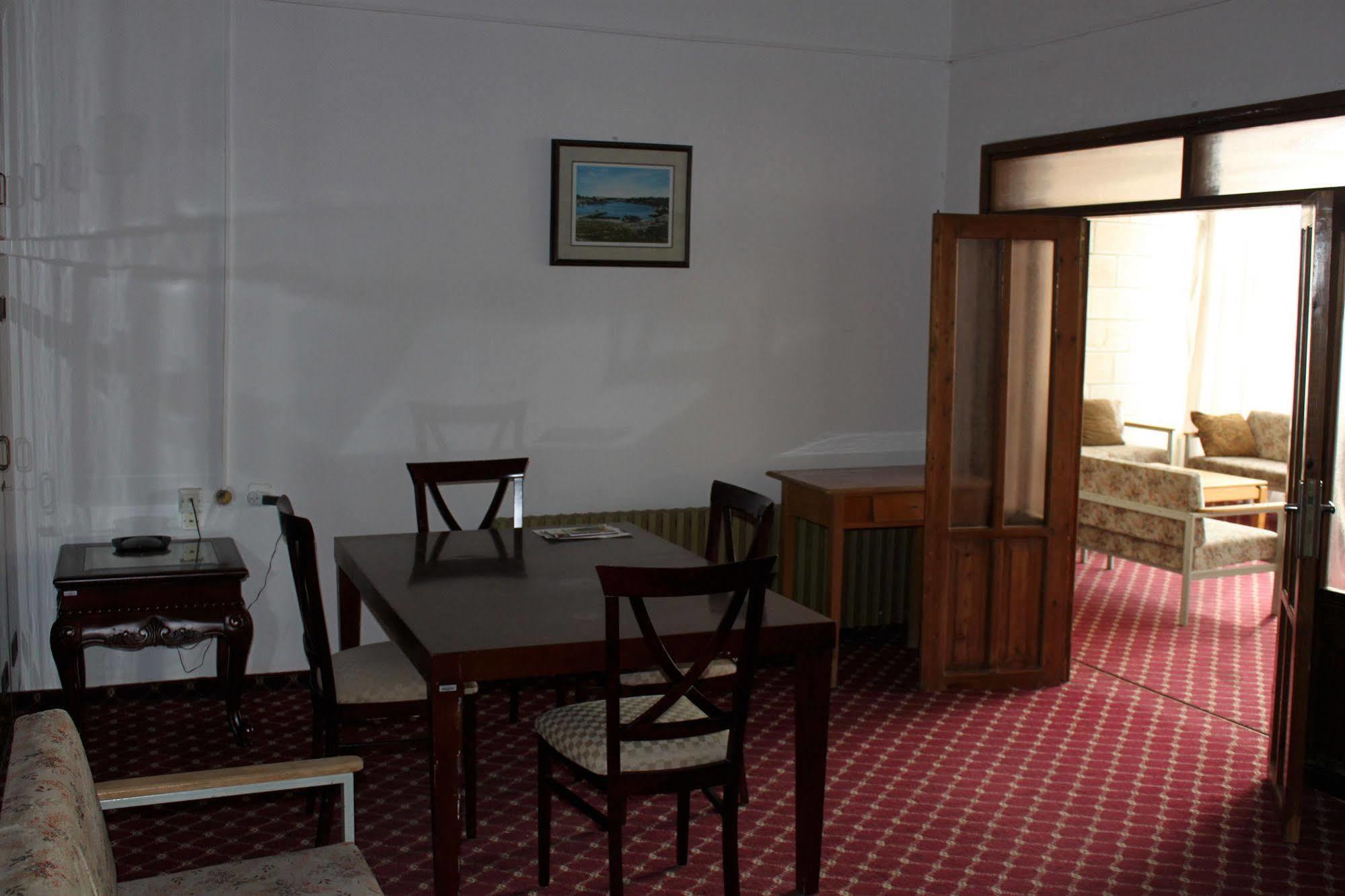St Andrew'S Guesthouse - รามัลเลาะห์ ภายนอก รูปภาพ